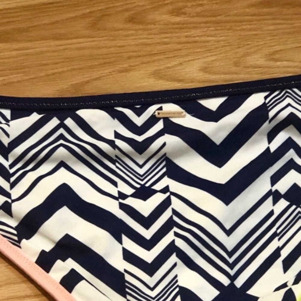 New without tags Victoria's Secret bikini bottom - Picture 7 of 7